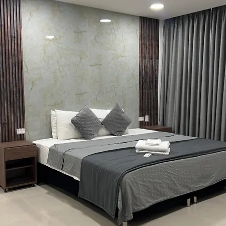 Apartahotel Bahia 79 Apartasuites Cerca Al Centro 4*