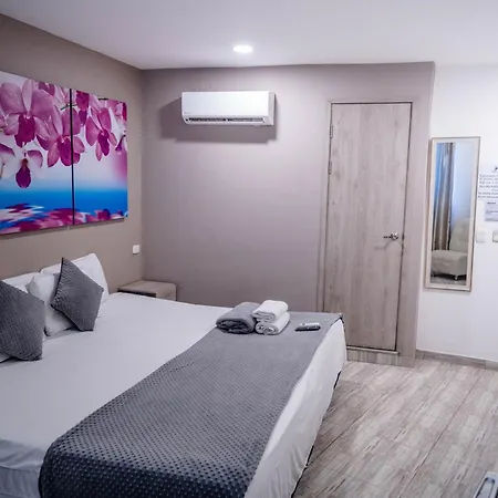 Aparthotel Bahia 79 Apartasuites Cerca Al Centro 4*
