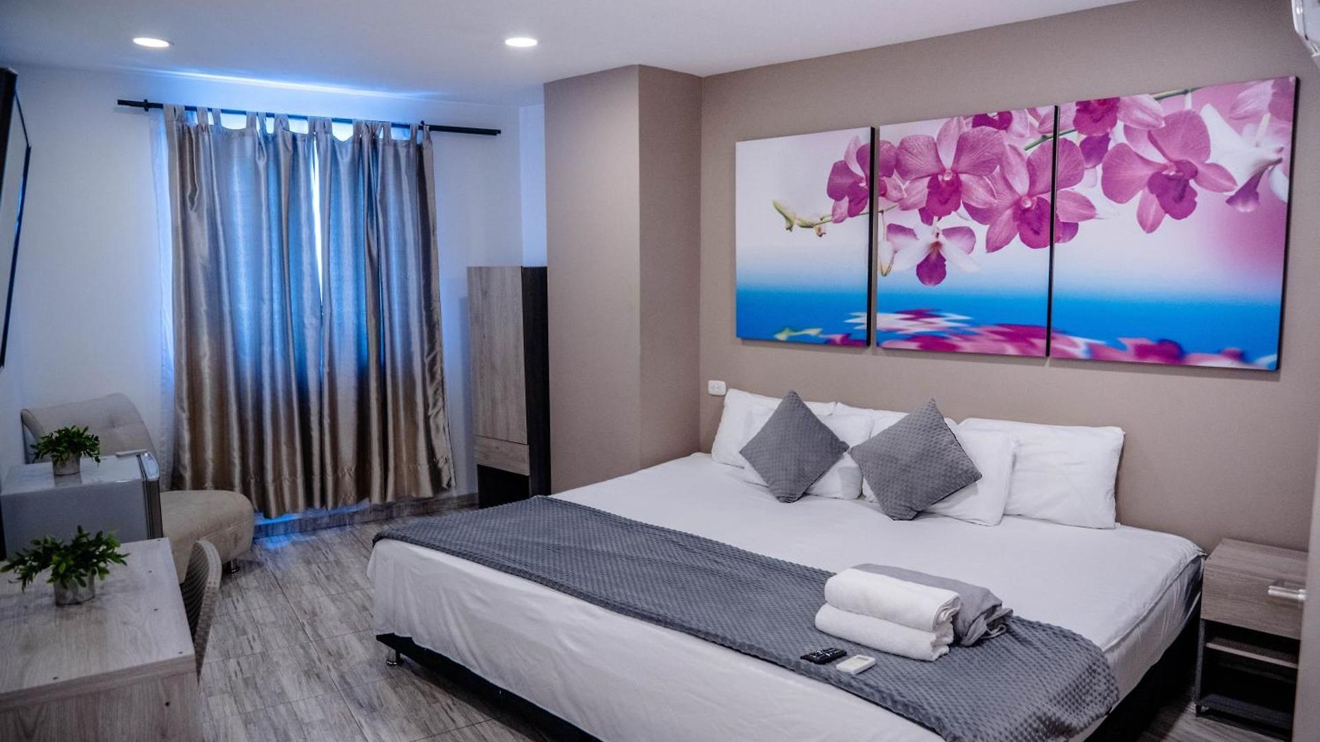 Bahia 79 Apartasuites Cerca Al Centro Aparthotel