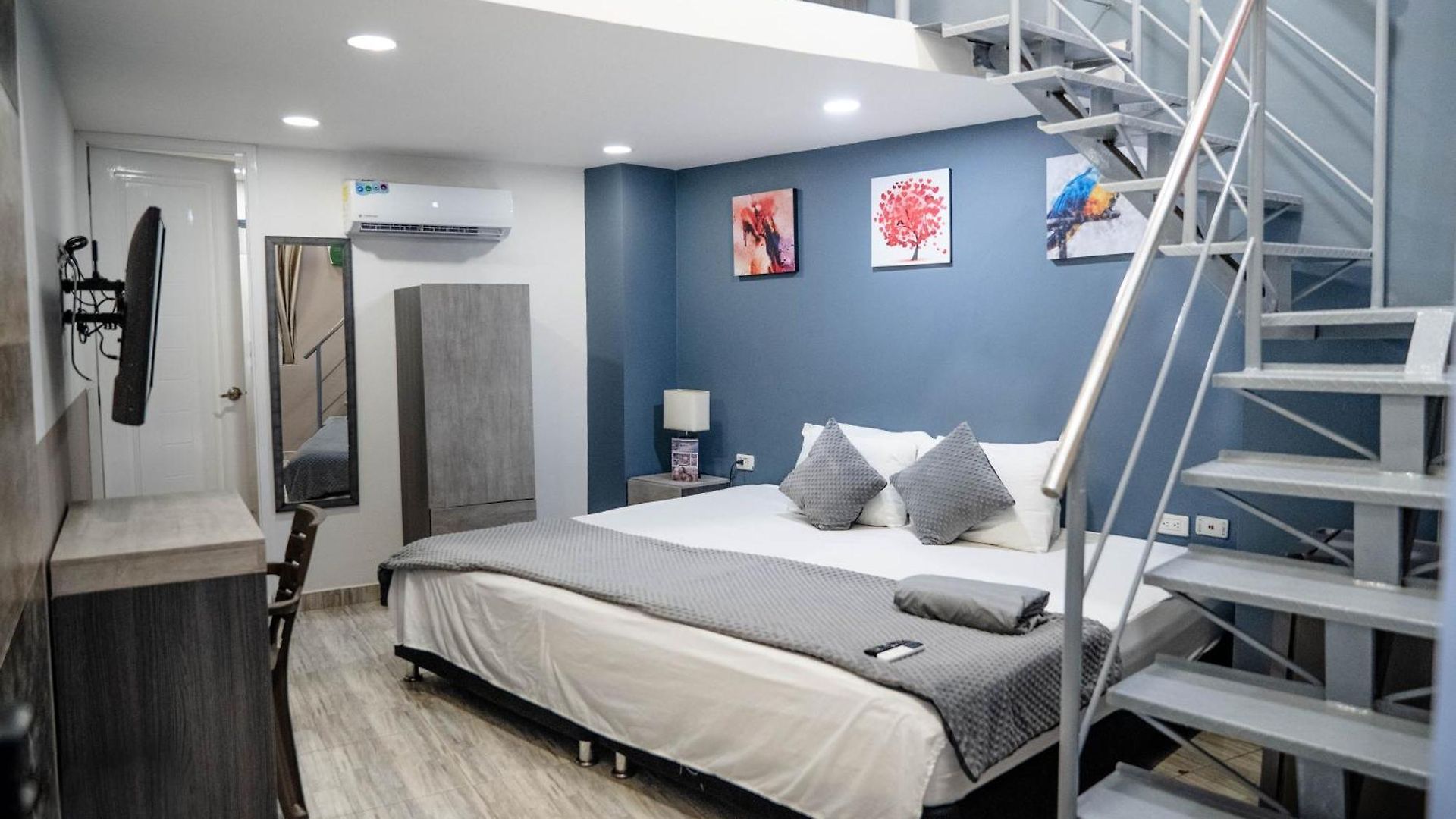 Bahia 79 Apartasuites Cerca Al Centro 4*