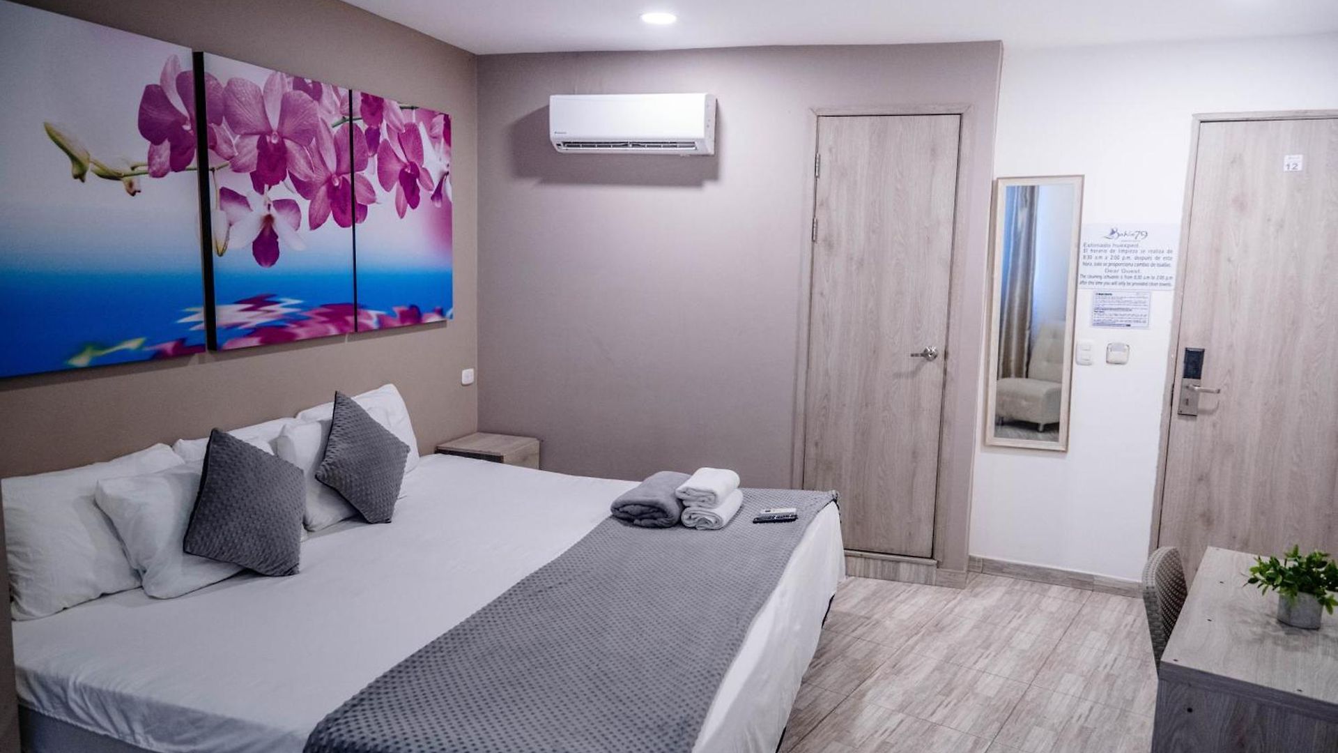 Aparthotel Bahia 79 Apartasuites Cerca Al Centro 4*