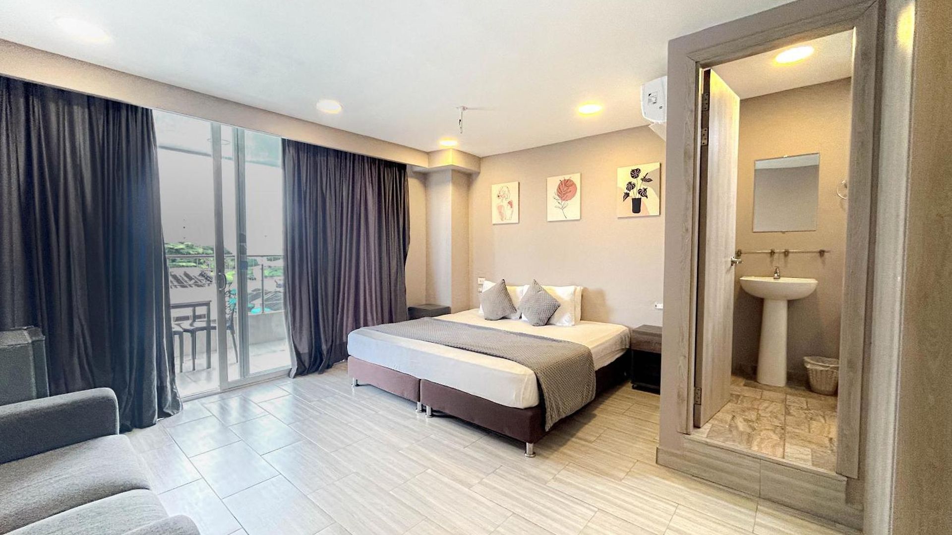Aparthotel Bahia 79 Apartasuites Cerca Al Centro