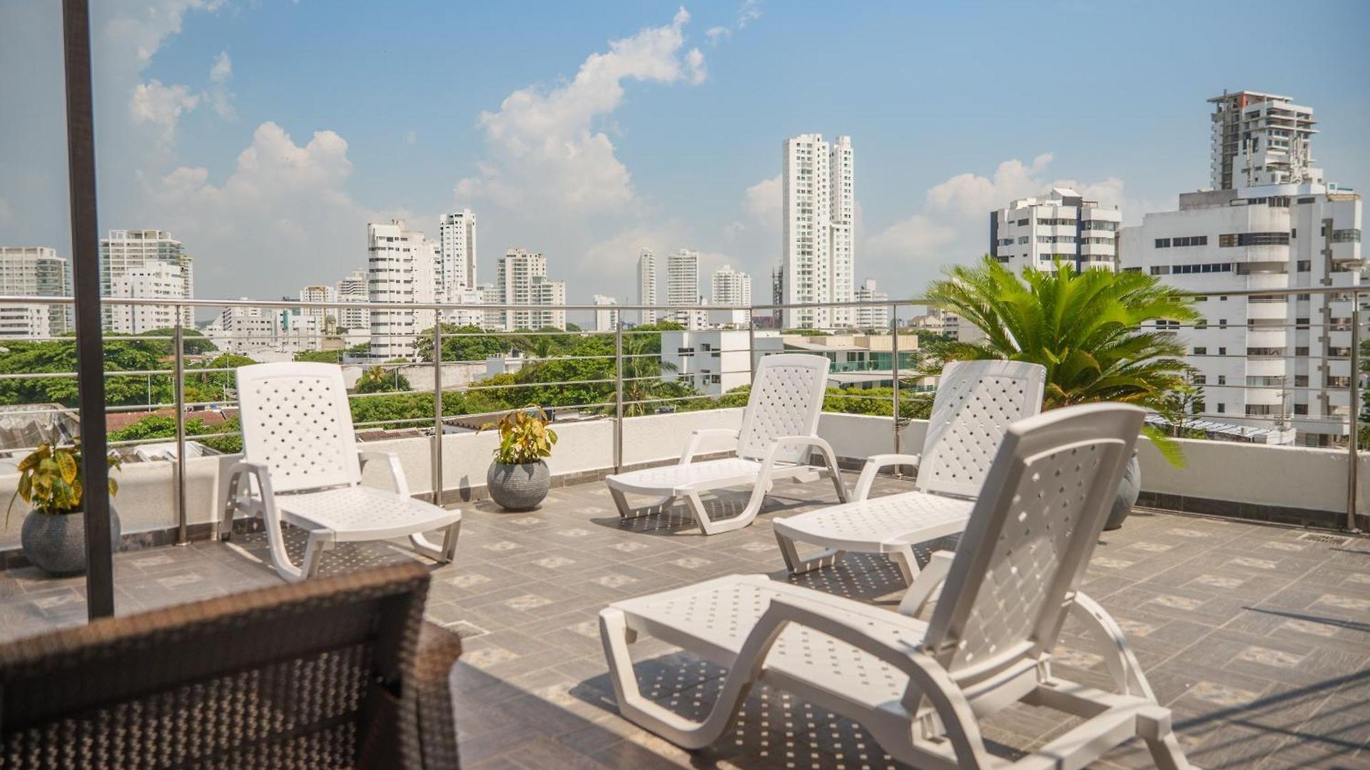Bahia 79 Apartasuites Cerca Al Centro 4*