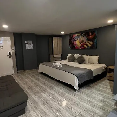 Apartahotel Bahia 79 Apartasuites Cerca Al Centro 4*