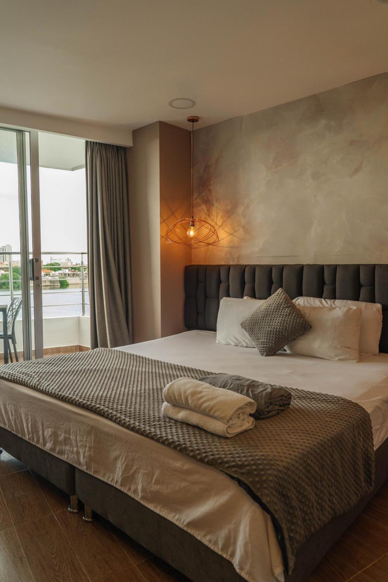 Apartahotel Bahia 79 Apartasuites Cerca Al Centro 4*